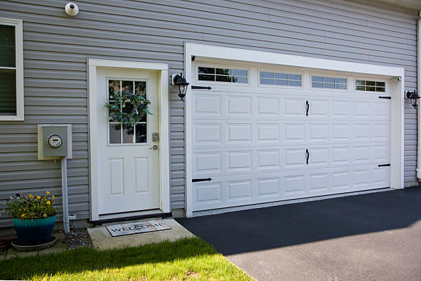 24/7 Emergency Garage Door Panel Replacement experts in White Knoll, SC